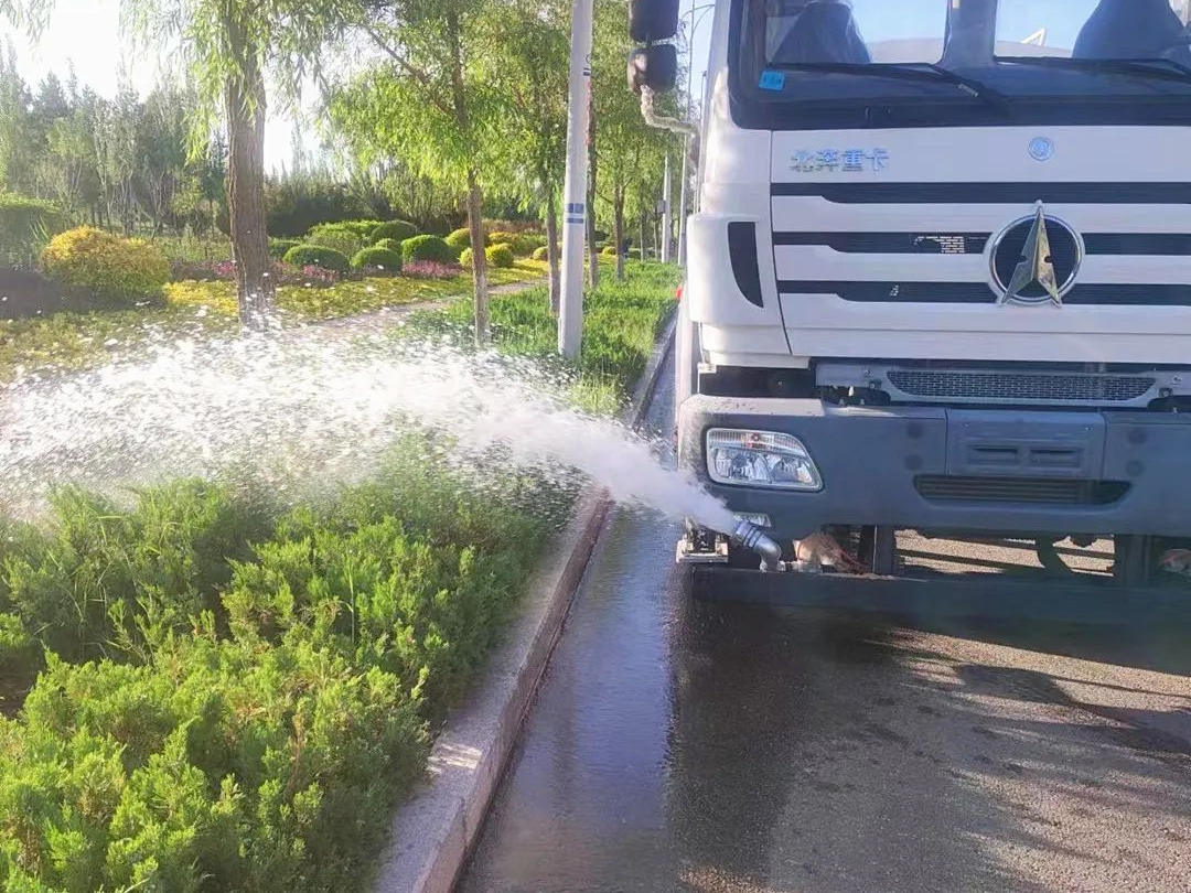 夏日绿化养护浇灌